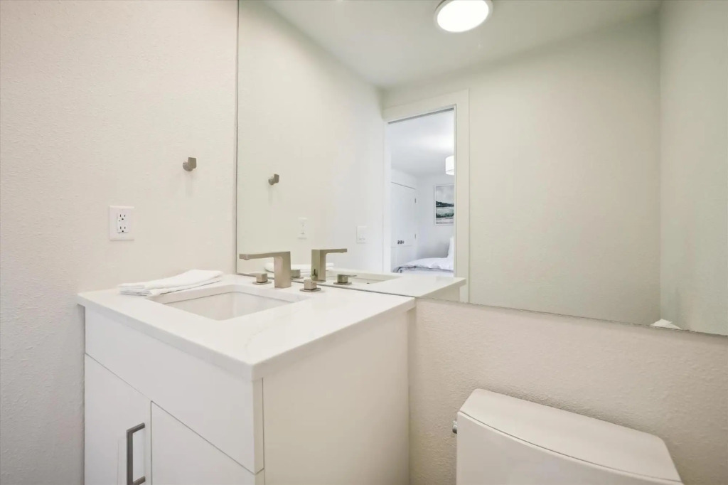 Frisco Creekside Retreat 3 Bedroom Townhouse by RedAwning