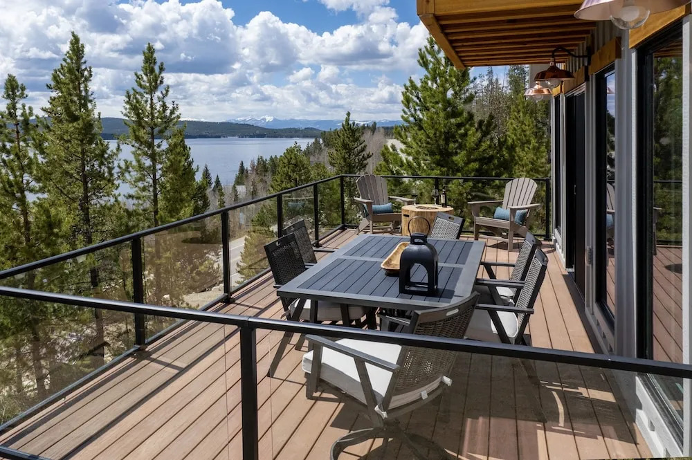 Ski Shores 3 Bedroom Cabin by RedAwning