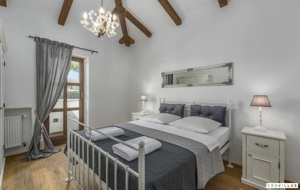 Rustica in Visnjan with 5 bedrooms and 1 bathrooms