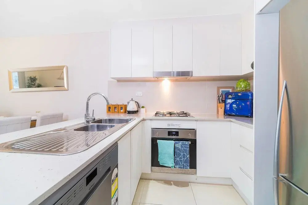 Near Airport & Train Station Stylish Two-Story Apartment