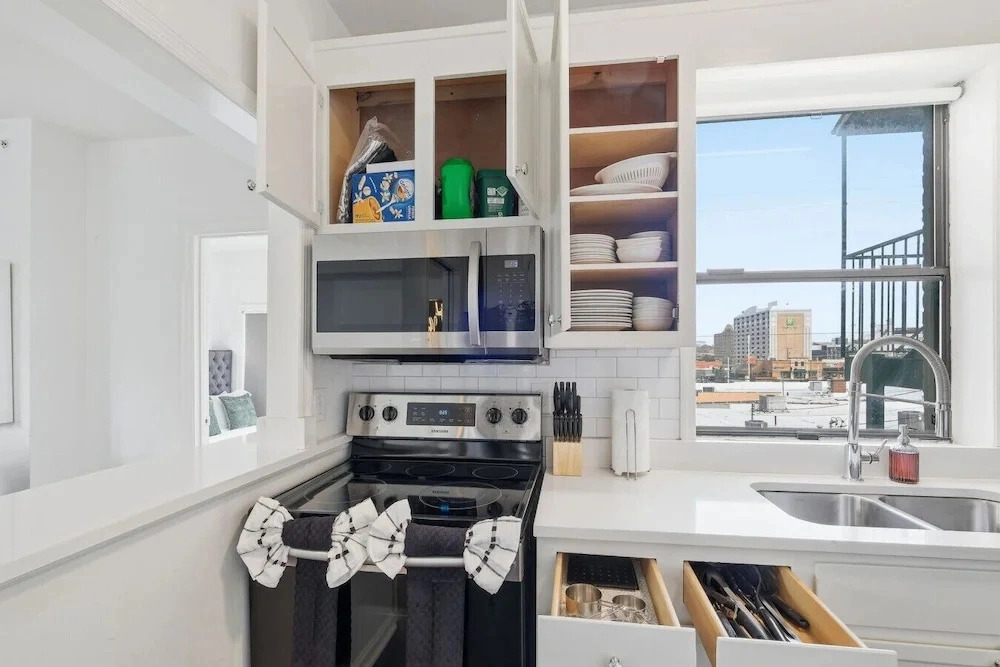 Apex Executive Apartments - 110 30th Ave