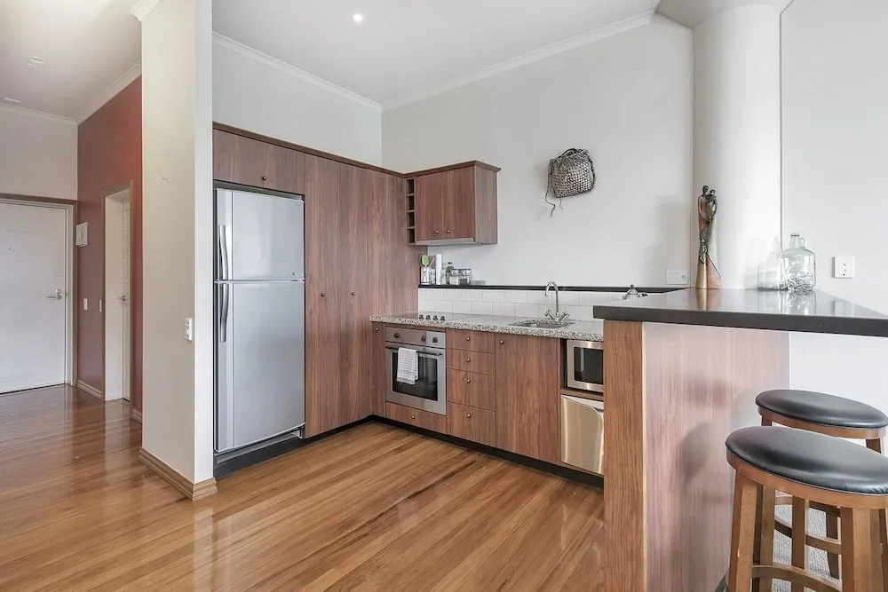QV Serviced Modern Viaduct Apartment - 805