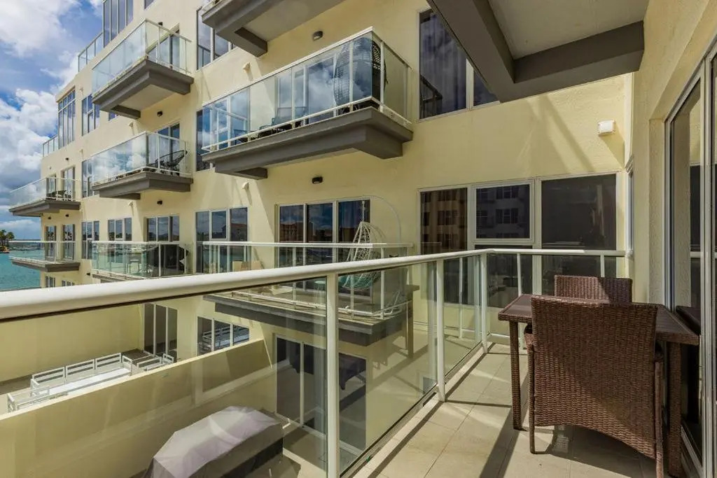 Breathtaking 2 Bedroom Apartment with Harbor View