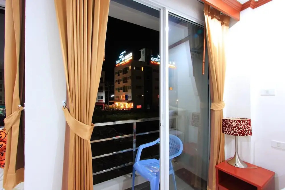 ZEN Rooms Patong Nanai 8