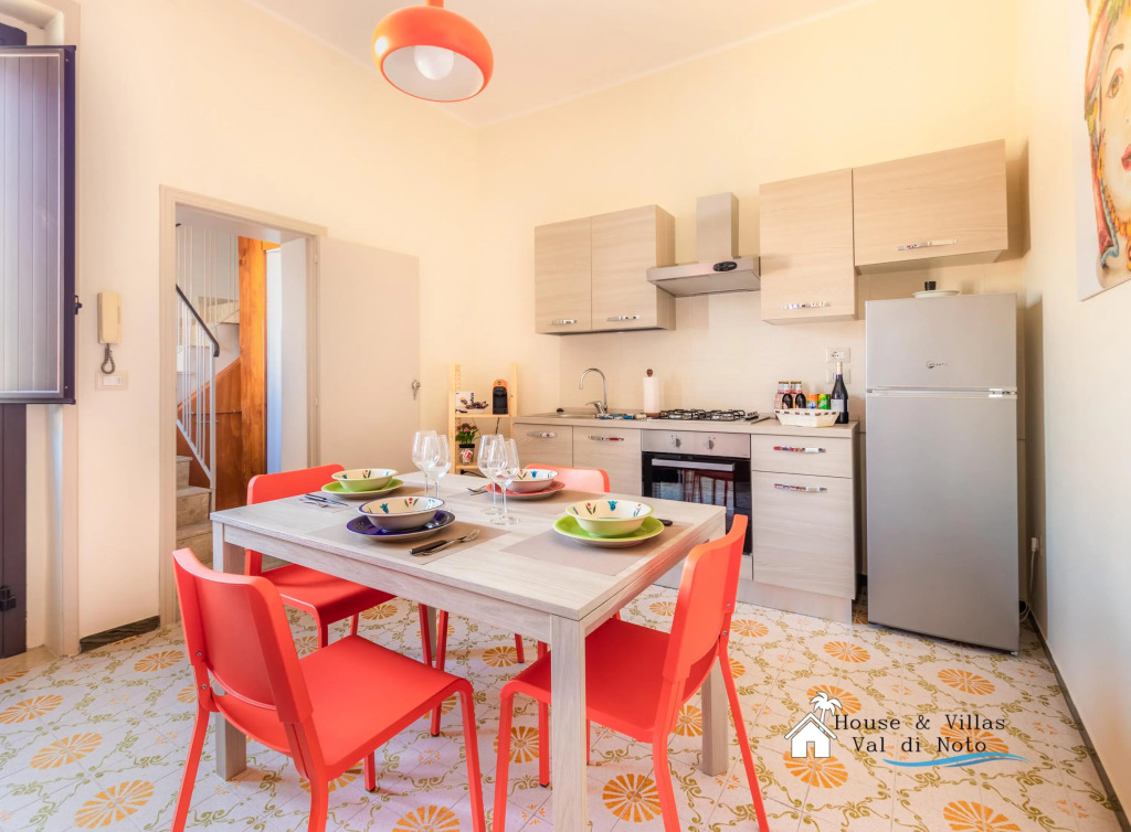 SR-I754-BAIN42A1 - Violet Guest House