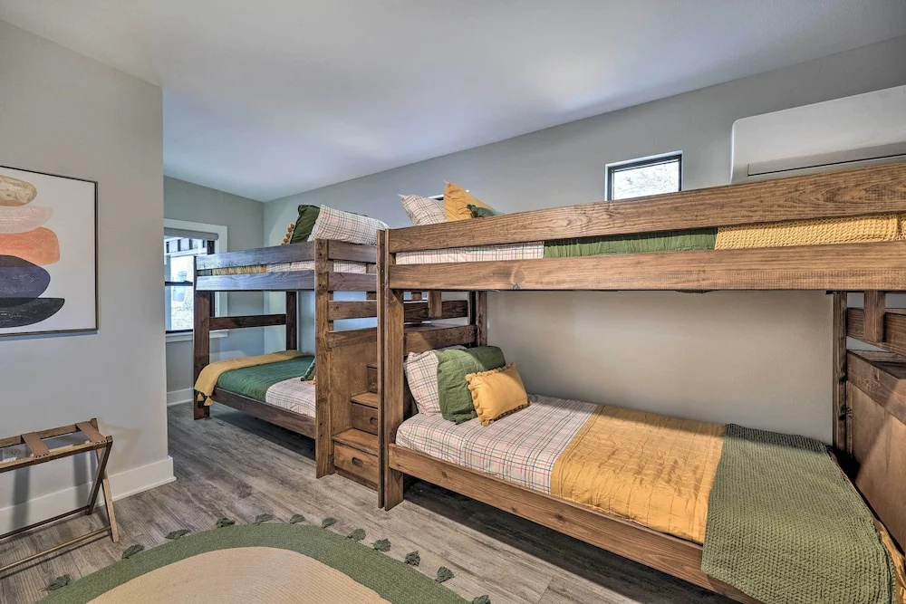 Hike, Bike & Unwind: Bella Vista Family Home!