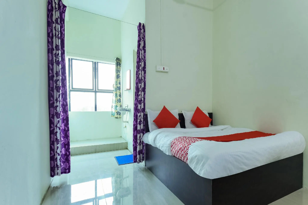 OYO Flagship 75657 Hotel Omkar Lodge