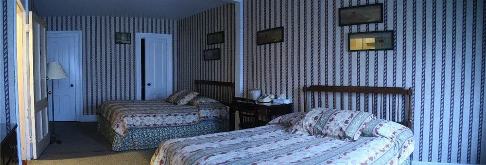 Yankee Pedlar Inn