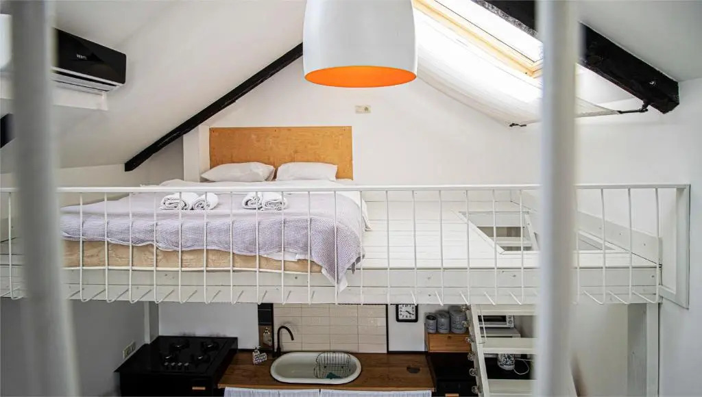 2BR Mezzanine style apartment w Patio