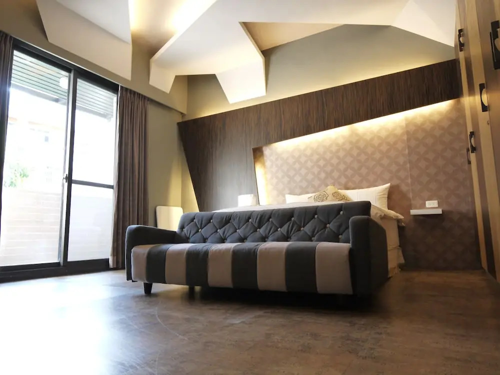 Big City Small House Homestay