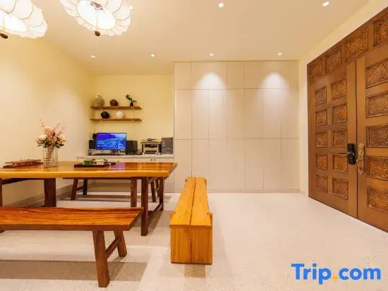 Yige Apartment (Shanghai National Exhibition and Convention Center Hongqiao Railway Station)