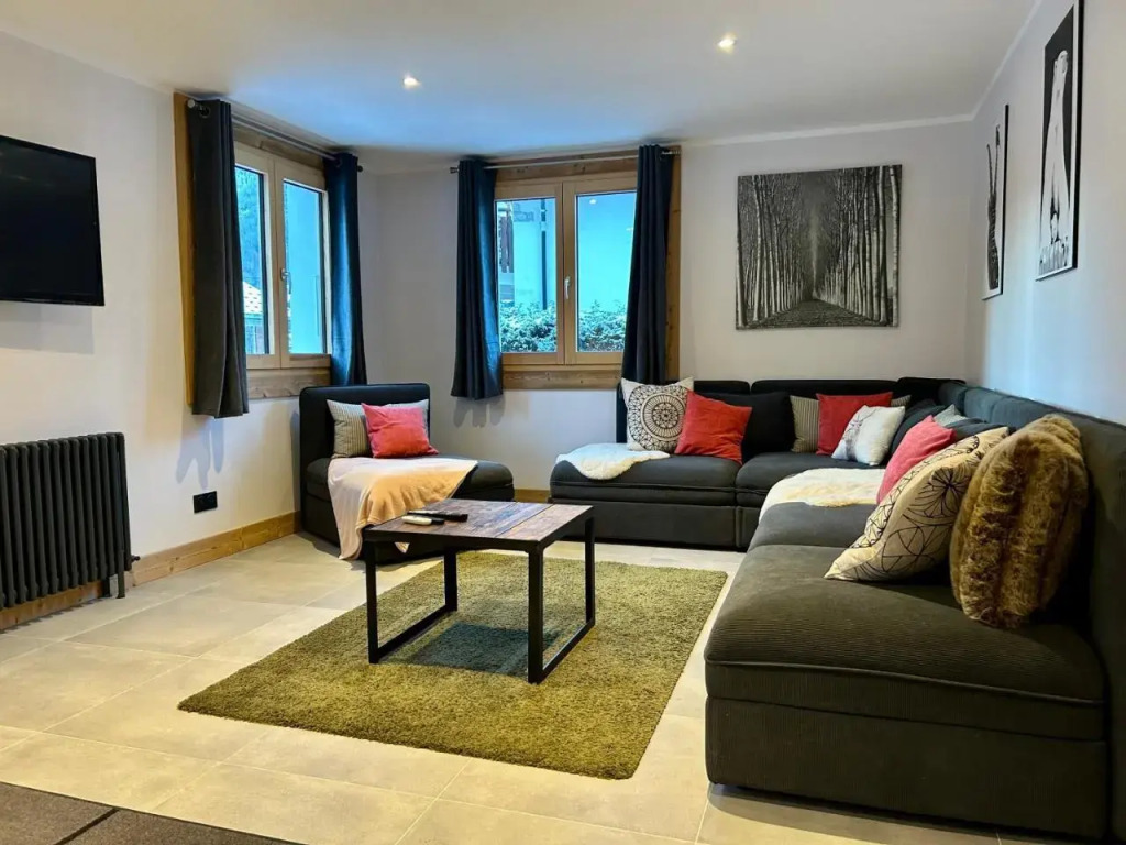 4 Bedroom, 4 Bathroom, Hot Tub, Chamonix Centre