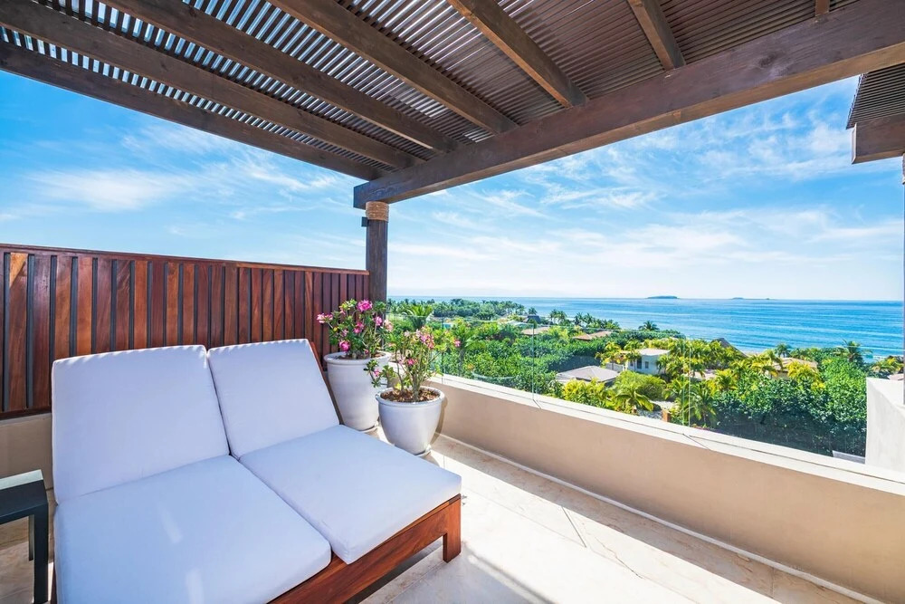 Sunny Vacation Condo 8