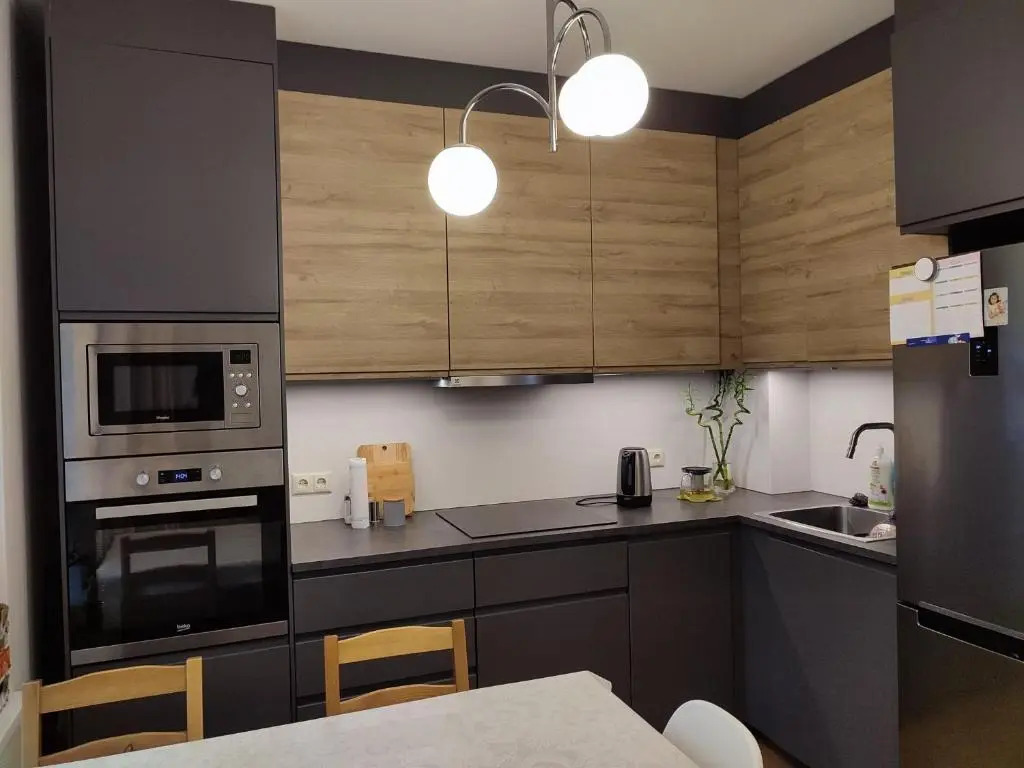 Cozy 2-bedrooms apartment in a new complex near the center and the sea