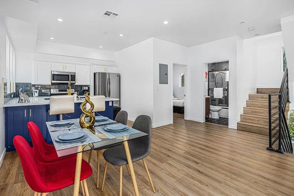 Downtown LA Stylish Suites
