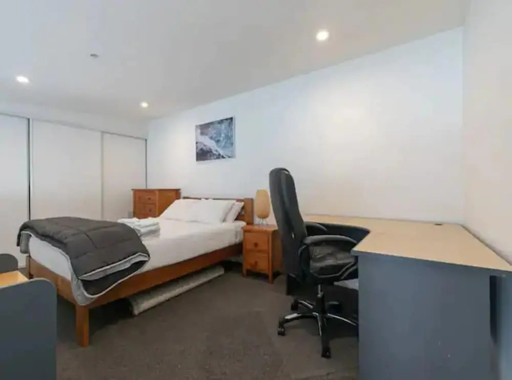Roomy Loft 2 Bedroom w/ Free Parking Zodiak Stays