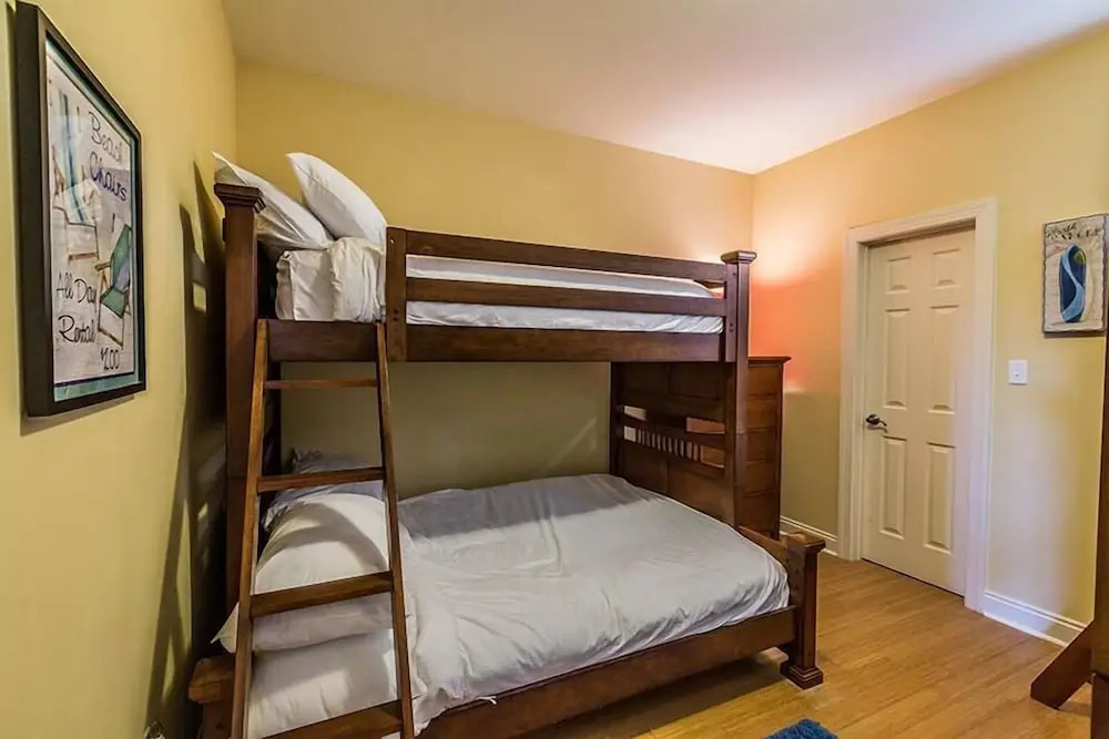 LIVIN THE DREAM 4 Bedroom Holiday Home by Five Star Properties