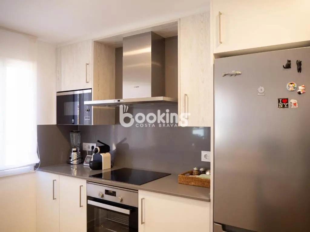 Indústria Apartament per 3 persones a 2 minuts de la platja amb Aire acondicionat i plaça d'aparcament