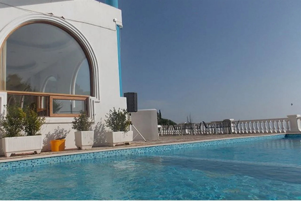 Paradise Hotel