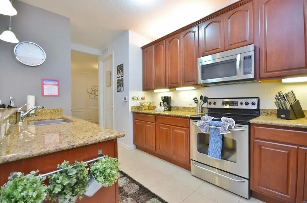 Beautiful Modern Condo, Near Parks-2012