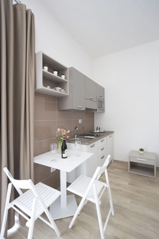 MA RI Apartments