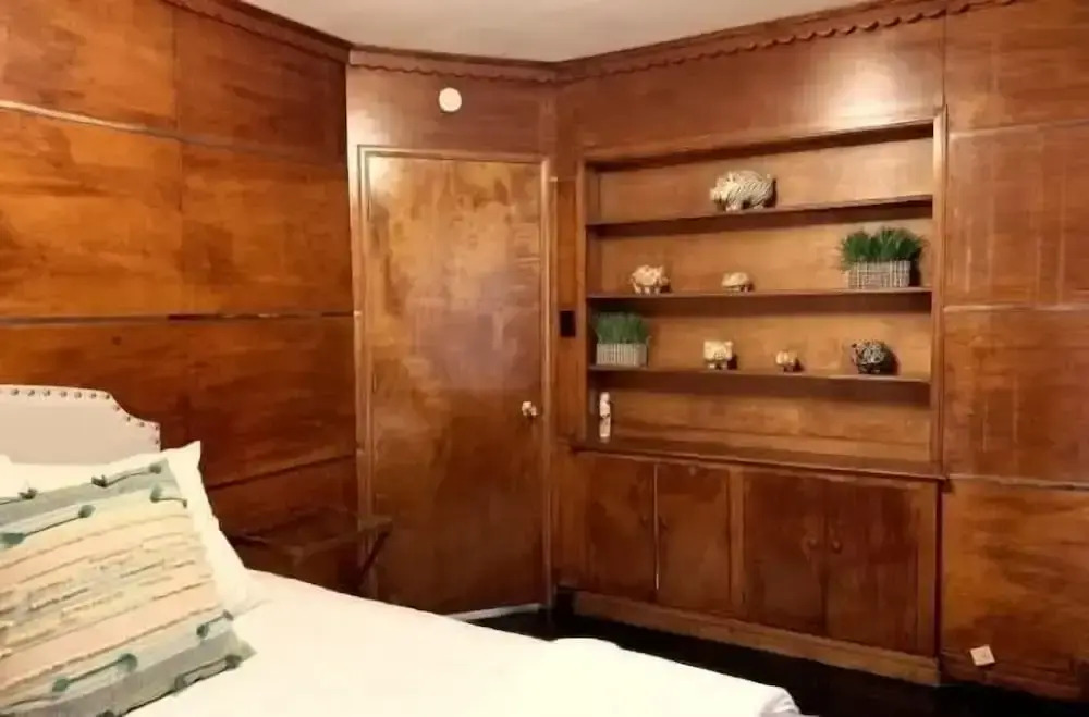 Spacious 5br Sleeps 10 University District 5 Bedroom Home
