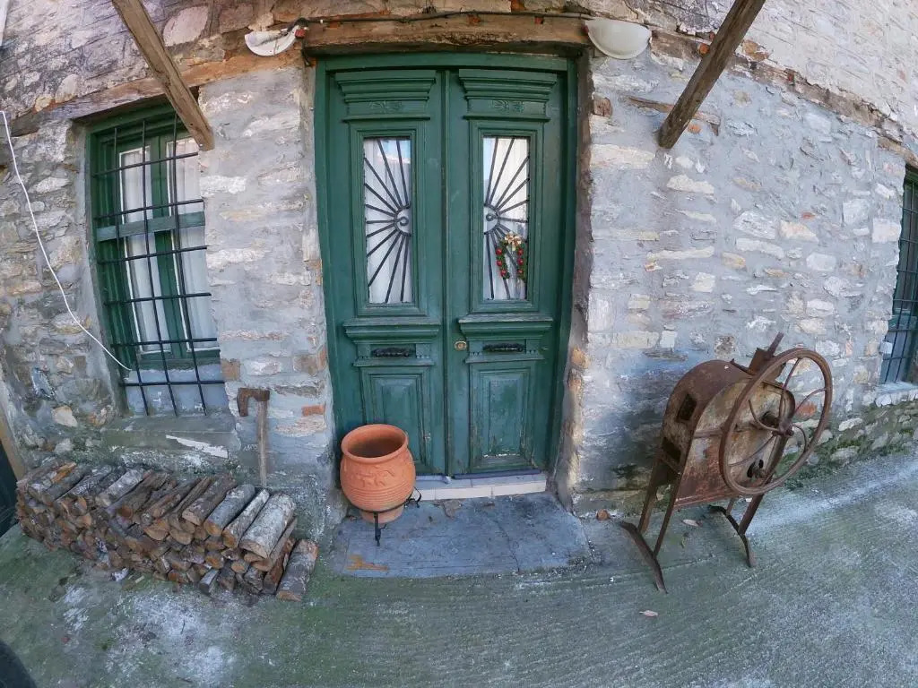 Sklithro's stonehouse