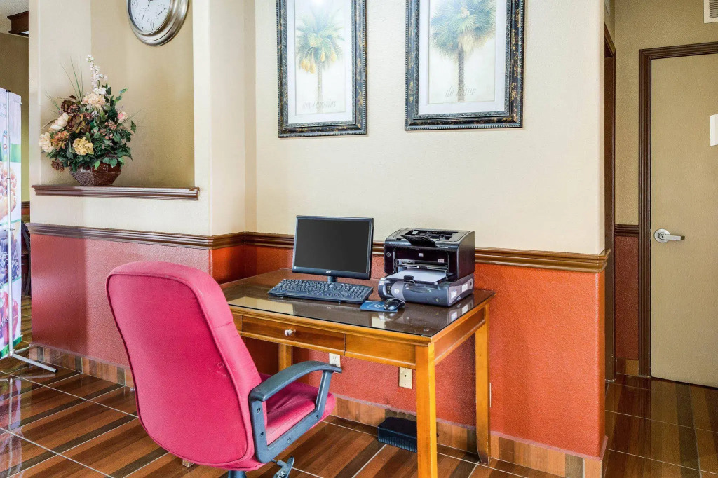 Econo Lodge Inn & Suites Eagle Pass