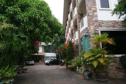 Selina Place Hotel