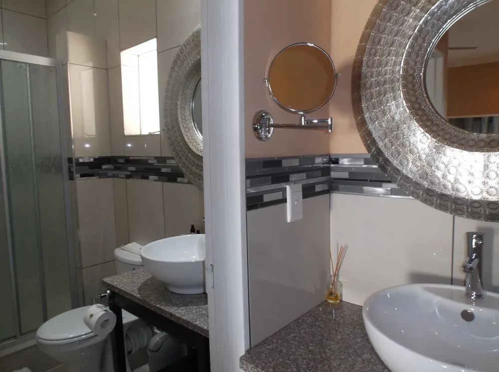 Old Mill Lodge, Seasonal Working Ostrich Farm & Restaurant, Oudtshoorn