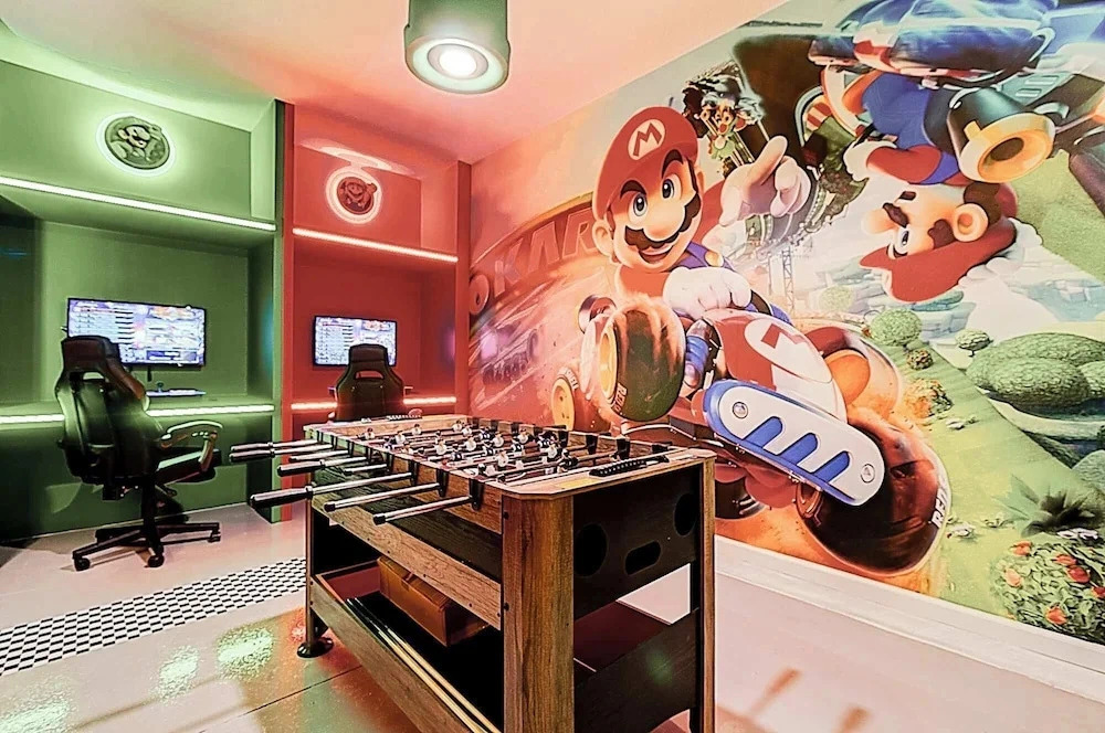 Luxury Family Getaway in Orlando w/ Private Pool & Games