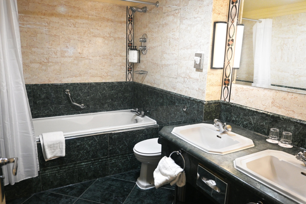 Crowne Plaza Liverpool - John Lennon Airport by IHG