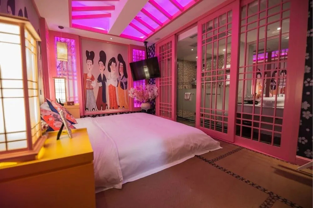 Love Of Swan Theme Hotel