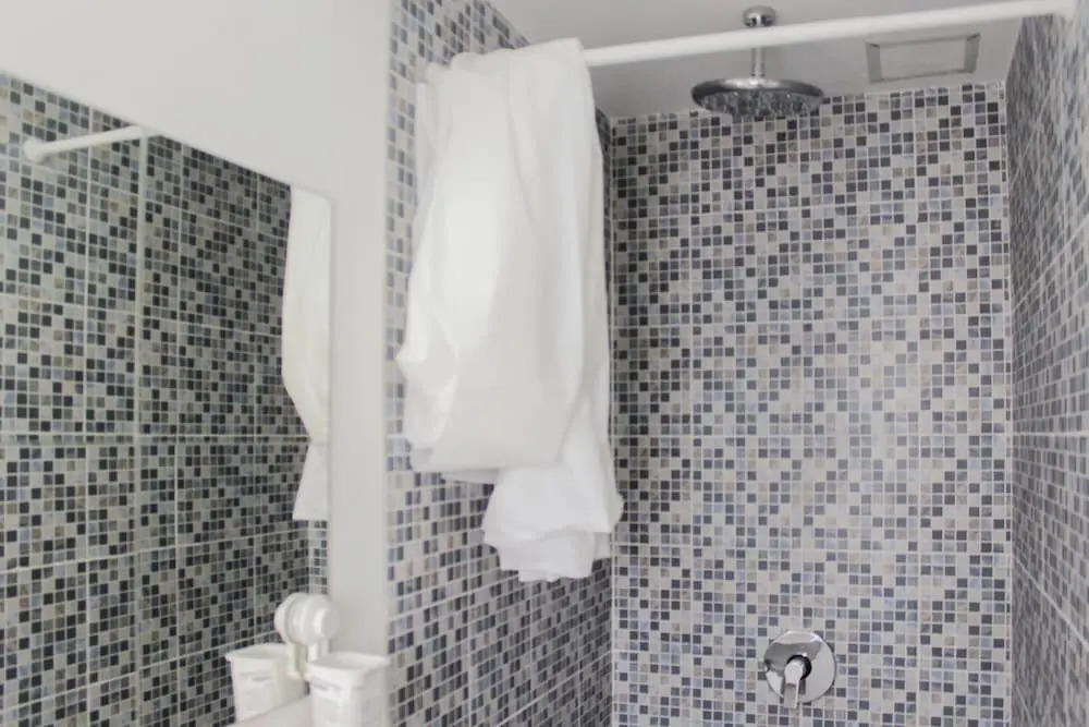 Spectacular and Posh Studio Aeropolis Apartment