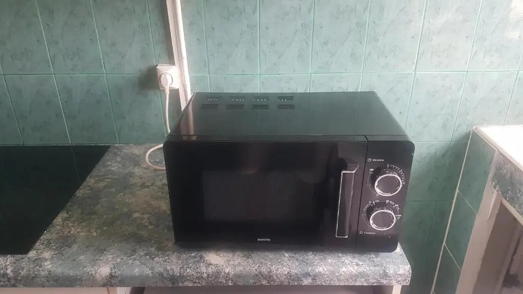 NEW CHEAP PRIVATE ROOM, KITCHEN , OVERWIEUW sea,TRAM on spot, 12 minutes from nice train station with tram , beach in 17 min tram , CHAMBRE PRIVÉE pas cher, cuisine équipée , tram sur place, APERÇU mer, 12 min de la gare de Nice avec le tram, 17 min plage