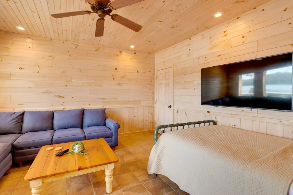 Mountain View Cabin on Lake Blue Ridge: Hot Tub