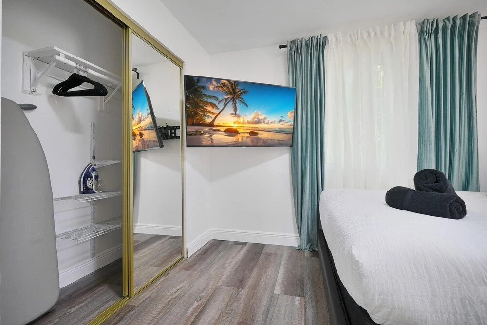 Vacay Spot Wynwood Fun 8 to 28guests 4kitchens BBQ, Miami