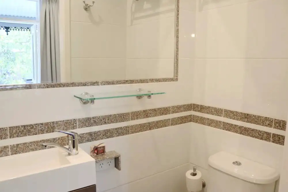 Elegant 2 Bedroom House in Inner City Oasis