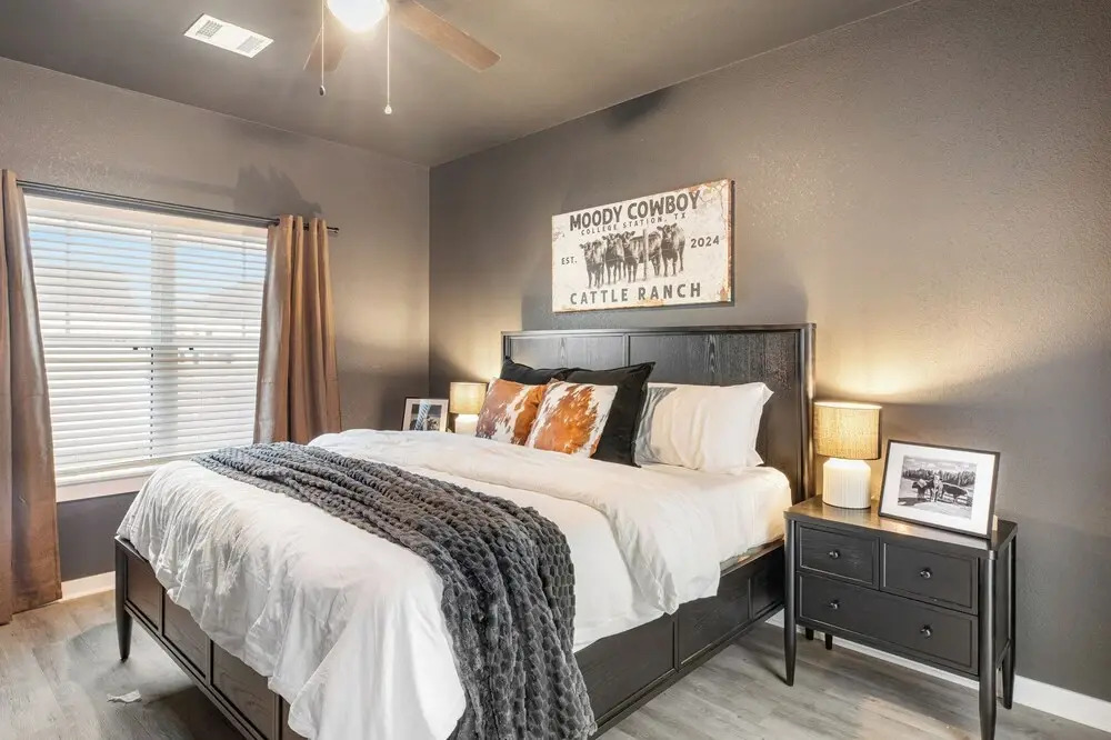 Modern 4BR Ensuite Townhome Near Texas A&M