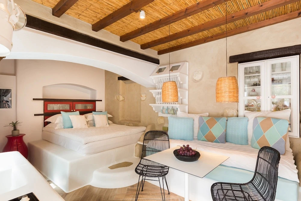 Kallos Villas & Suites