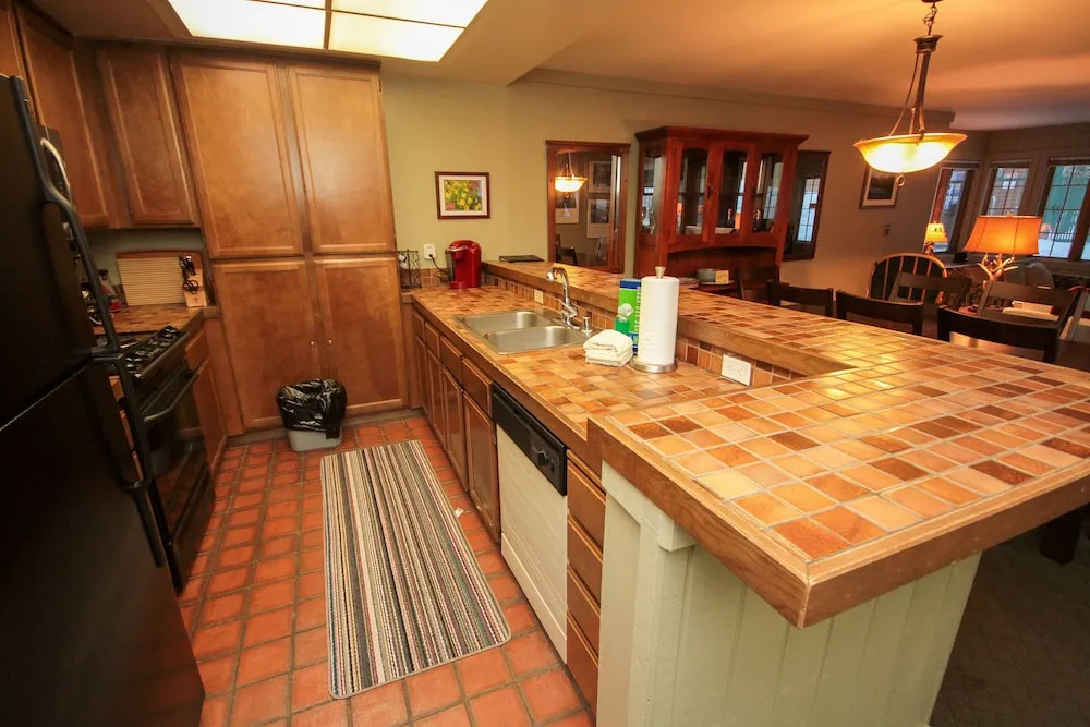 Mountainback #61, Den 2 Bedroom Condo