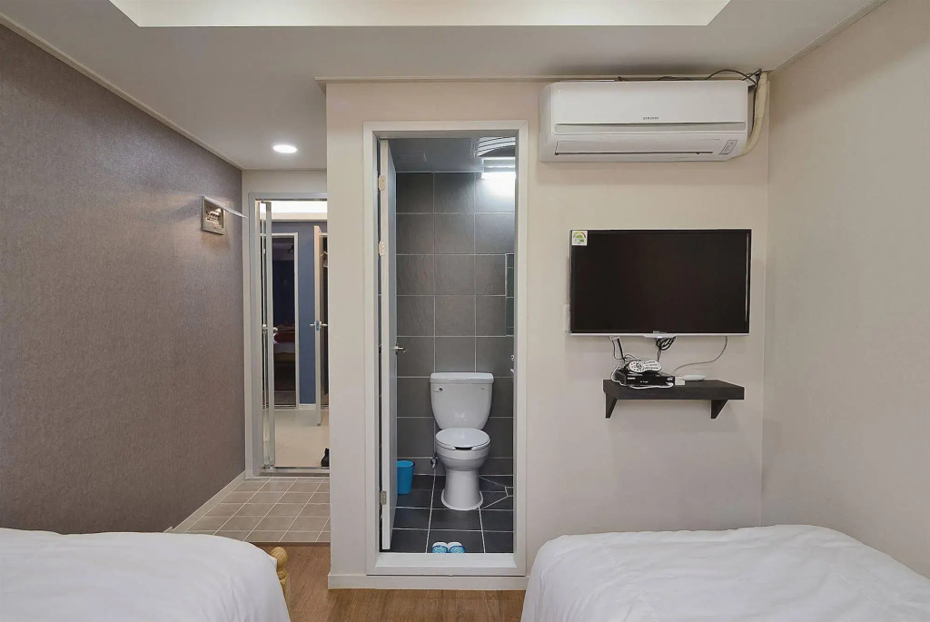 Red Guesthouse