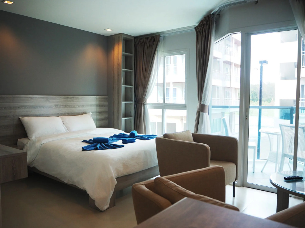 GrandBlue Resort & Beachclub