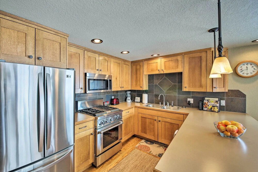 Lake Pend Oreille Condo w/ Porch & Mountain View!