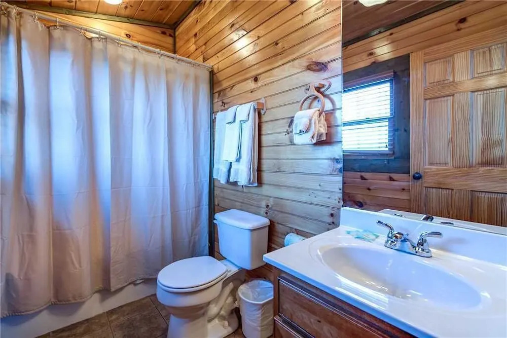 Old Hickory Lodge - Four Bedroom Cabin