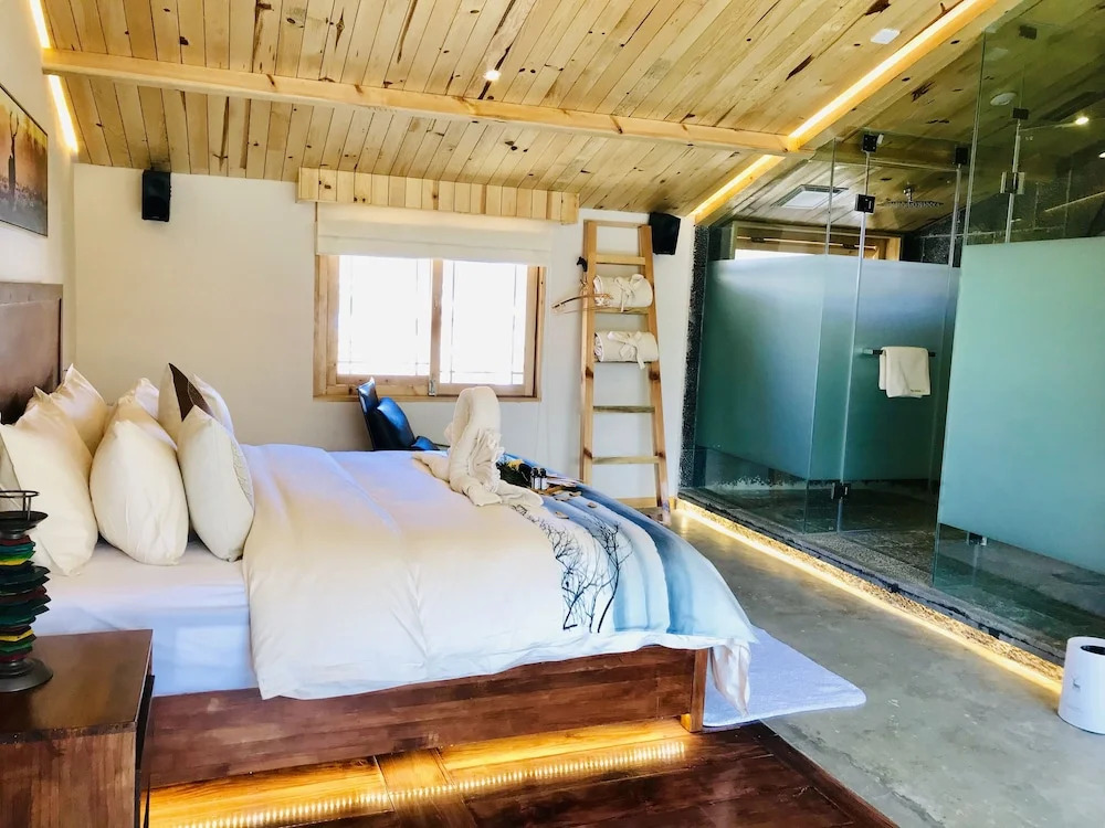 Tree Space Hotel