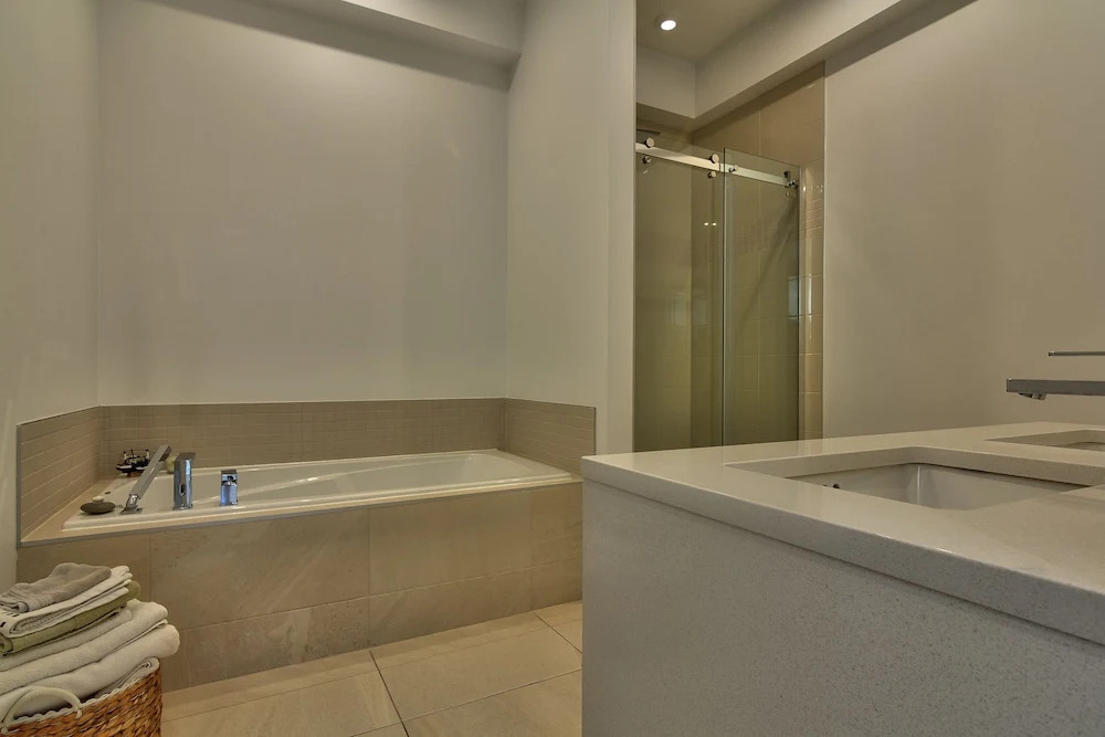 Modern 2BR Condo in Montrea by Namastay