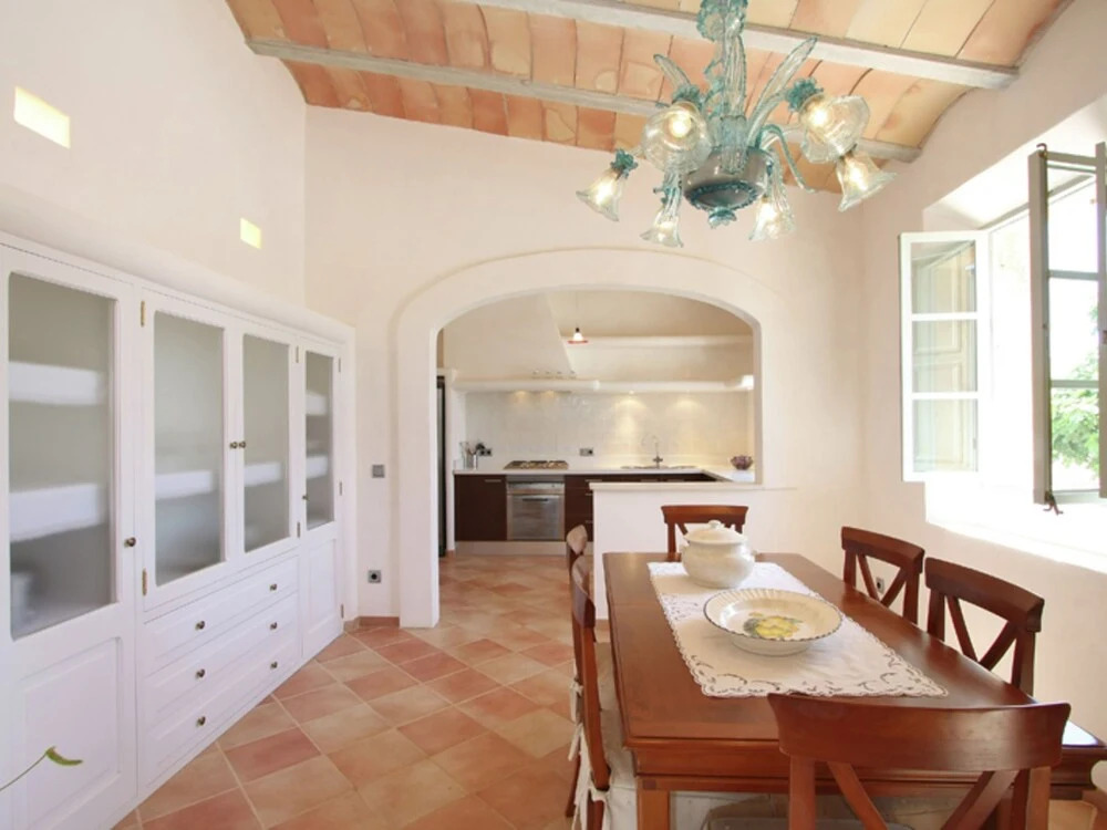 Mansion With Large Swimming Pool for 5 People