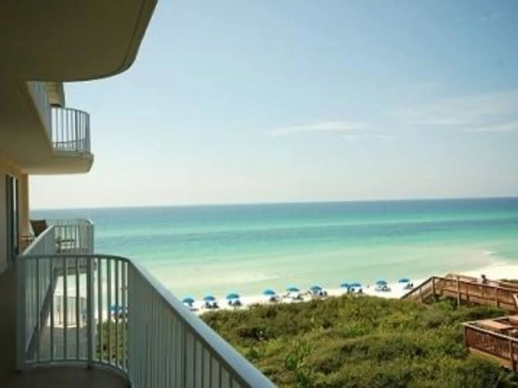 High Pointe 36E 627866 by RedAwning