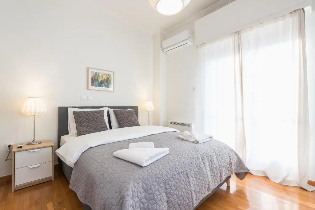 Cozy and Fresh 2bdrm apt Close to Metro